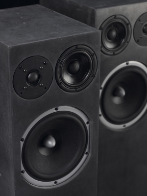 Az Ivanka Concrete Sound audiofil hangfalpárja