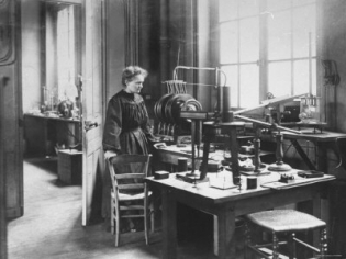 Marie Curie a laborjában