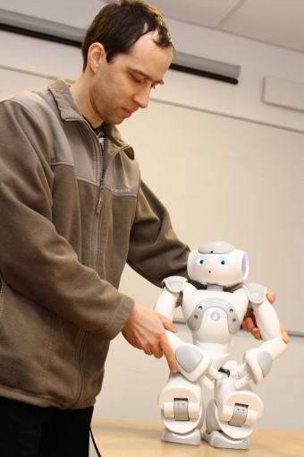 Humanoid robottal a rehabilitáció és predikció szolgálatában