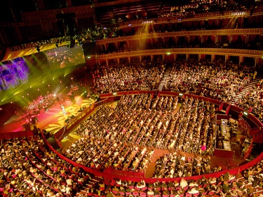 A Royal Albert Hall elliptikus hodálya rengeteg zavaró visszhangot eredményezett