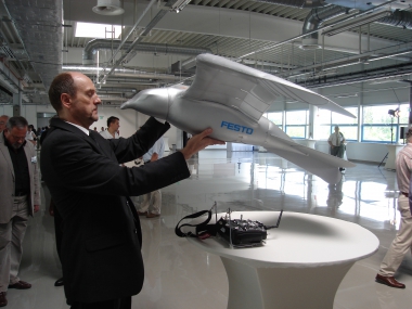 Az egyre hangsúlyosabb bionikai fejlesztések eredménye a SmartBird robotmadár