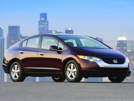 A 2007-ben bemutatott Honda FCX Clarity tüzelőanyag-cellás autó. Teljesítménye 100 kW (136 LE), fogyasztása 1 kg hidrogén 100 kilométerenként (ez egy 8 literes fogyasztású hagyományos autónak felel meg üzemanyagköltségben)