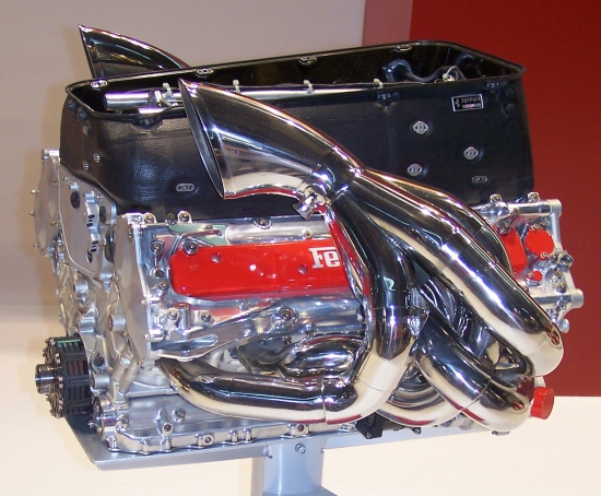 A Ferrari V10-es motorja (forrás: Wikipédia)