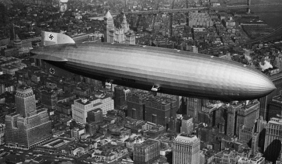 A rossz időjárás miatt a landolásra várni kellett, a kapitány addig New York és Boston fölé vitte utasait városnézésre