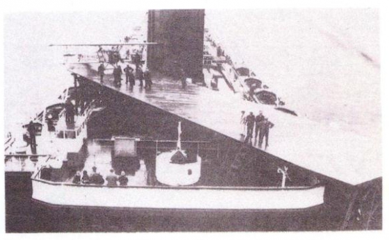 Az Clarence Chamberlin felszállásra készül az SS Leviathan (eredetileg SS Vaterland) óceánjáró fedélzetén kialakított rámpáról 1927. július 31-én
