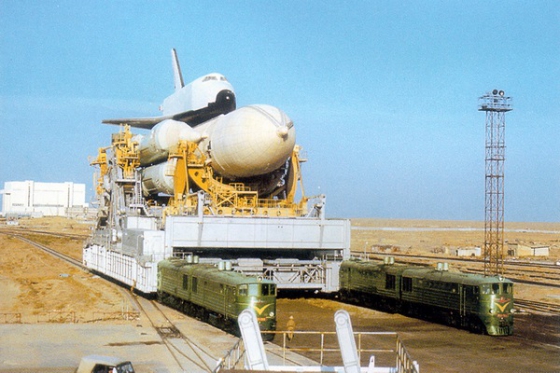 Poljusz és a Buran űrrepülőgép vasúti szállítása (Fotó: Buran.ru)