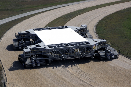 A Crawler Transporter a hordozható indítóplatform (Mobile Launch Platform) nélkül
