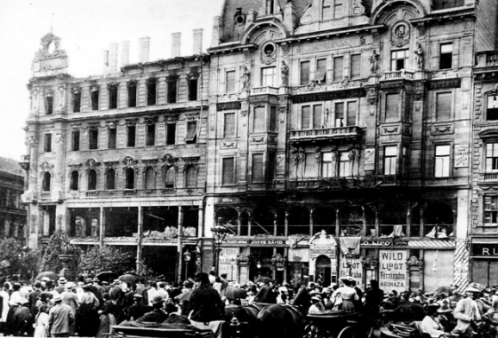 A Párisi nagyáruház 1903 augusztus végi tüze, amelyet 59 órán át oltottak, s egy tűzoltó és több lakos halálát okozta