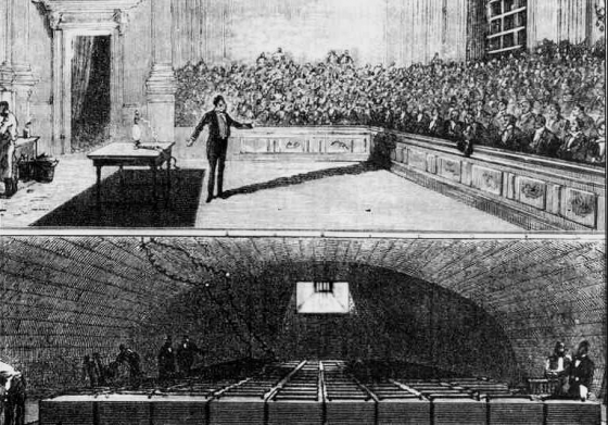 Humphrey Davy angol kémikus 1810-ben két faszén elektróda között „ívet húzva” feltalálta az ívlámpát