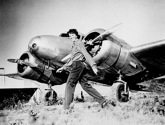 Amelia Earhart a Lockheed Electrával