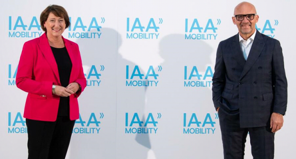 Hildegard Müller, a VDA és Klaus Dittrich, a müncheni vásártársaság igazgató-tanácsának elnöke az IAA Mobility indító sajtótájékoztatóján (Fotó: Messe München) 