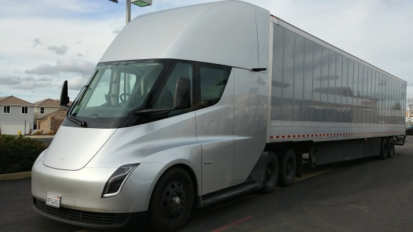 Tesla Semi3