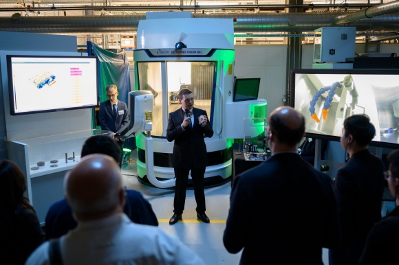 Az autonóm szerszámgépek felé vezető út gyakorlati bemutatója a Hannoveri Gyártástechnológiai Központban