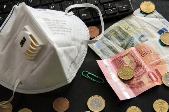 A DIW előrejelzése szerint a világ országainak a gazdasági teljesítménye a 2018-as évi 4,2 százalékról 2,5 százalékra mérséklődik.