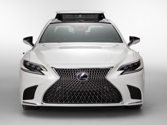 Toyota Lexus önvezető autója