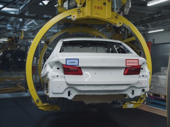 Ellenőrzési folyamat az összeszerelés során (Forrás: BMW Group)