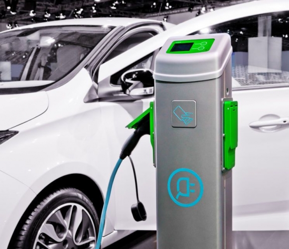 2030-ban a világ országaiban forgalomba hozott autók 30 százaléka tisztán elektromos meghajtású lehet (forrás: 123rf)
